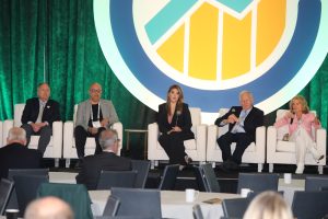 Dr. Thompson, Dr. Rivers, Dr. Yeu, Dr. Schallhorn, and Dr. McCabe share advice that they would give to someone interested in getting involved beyond clinical practice. Source: ASCRS